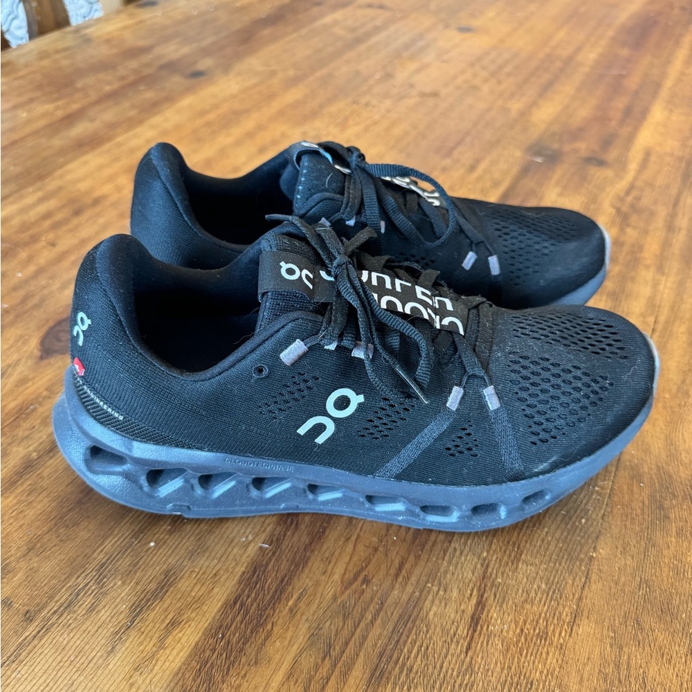 ON Women's Black Athletic Shoes